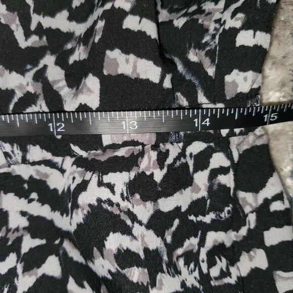 FABLETICS Dash Black White Sandstorm  || Small || GUC - Picture 11 of 15